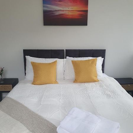 1 & 2 Bed Apartments - Desborough, Kettering, Family, Wifi, Parking エクステリア 写真