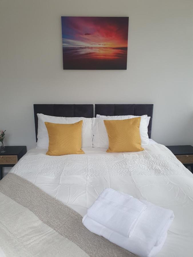 1 & 2 Bed Apartments - Desborough, Kettering, Family, Wifi, Parking エクステリア 写真