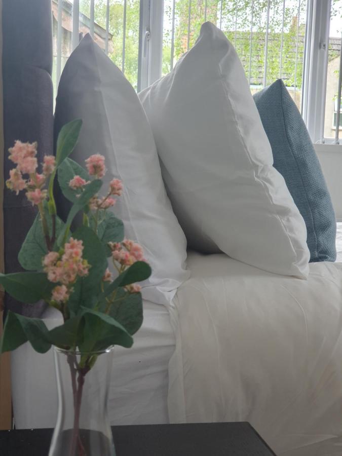 1 & 2 Bed Apartments - Desborough, Kettering, Family, Wifi, Parking エクステリア 写真