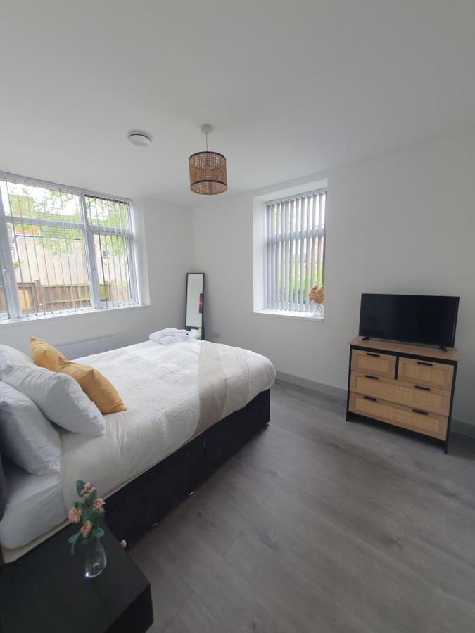 1 & 2 Bed Apartments - Desborough, Kettering, Family, Wifi, Parking エクステリア 写真
