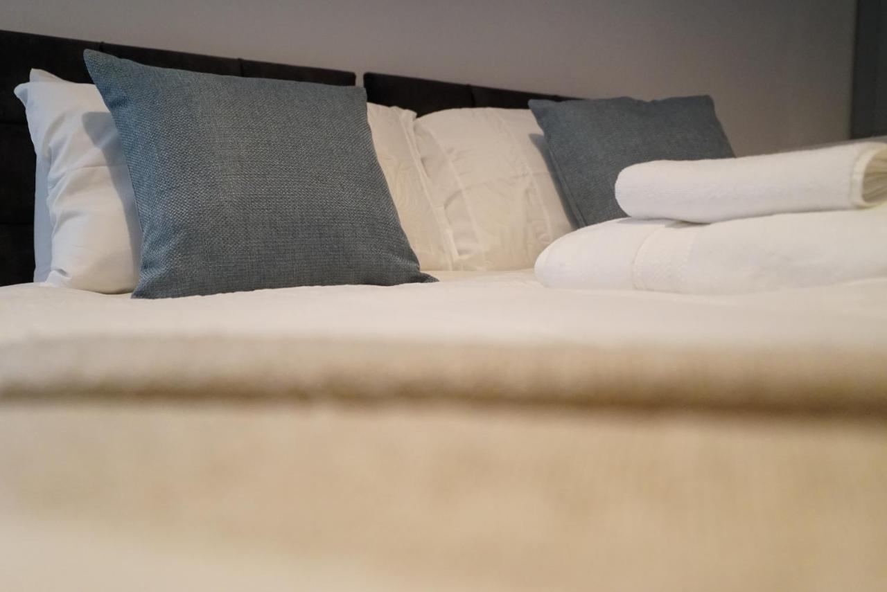 1 & 2 Bed Apartments - Desborough, Kettering, Family, Wifi, Parking エクステリア 写真