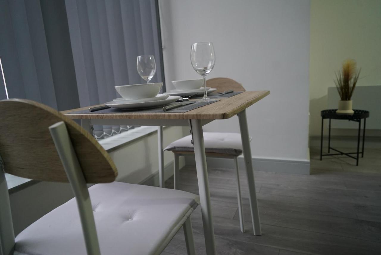 1 & 2 Bed Apartments - Desborough, Kettering, Family, Wifi, Parking エクステリア 写真