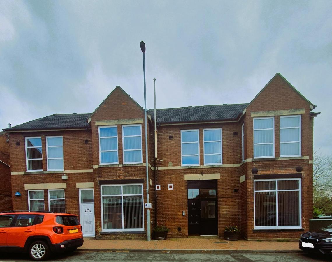 1 & 2 Bed Apartments - Desborough, Kettering, Family, Wifi, Parking エクステリア 写真