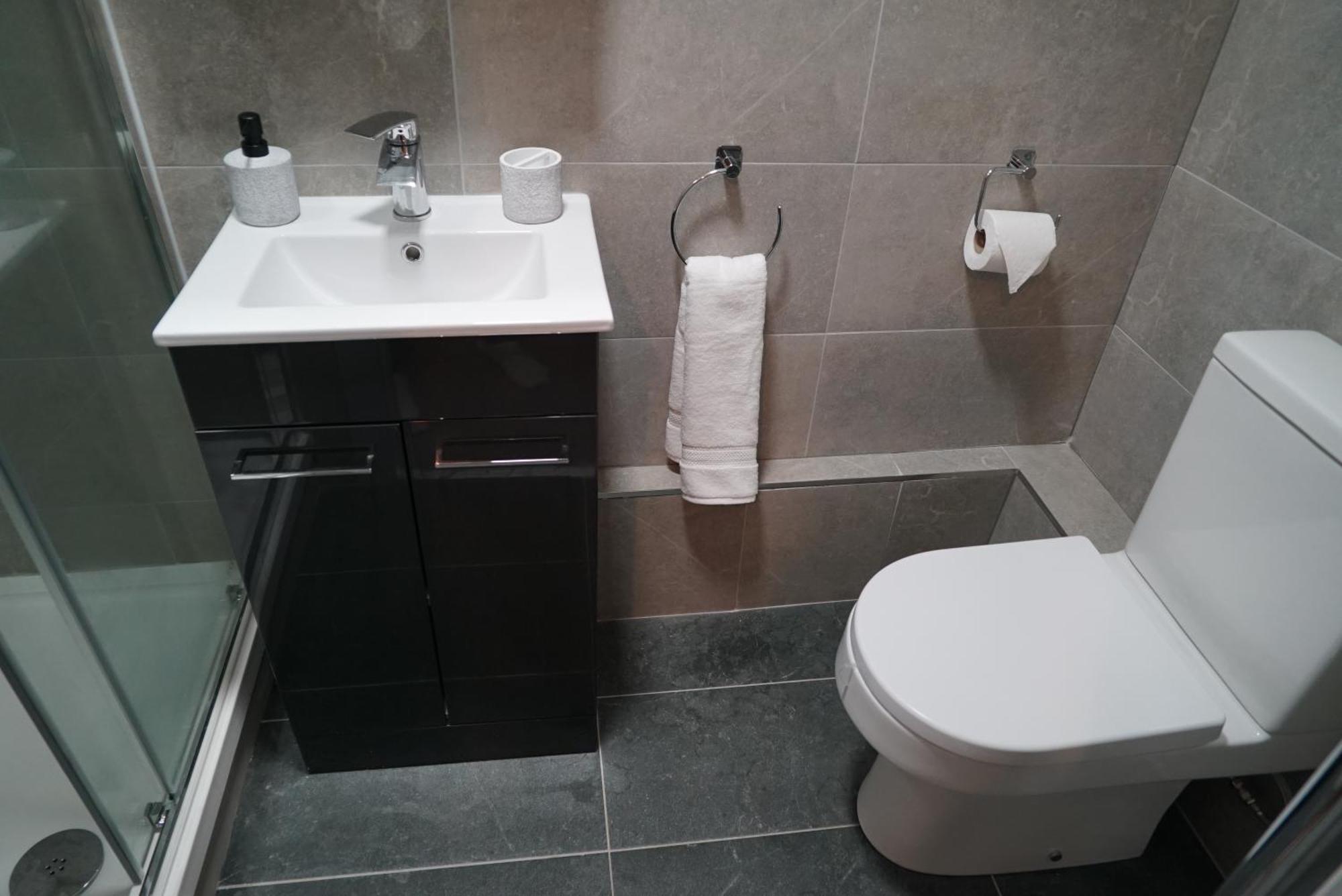 1 & 2 Bed Apartments - Desborough, Kettering, Family, Wifi, Parking エクステリア 写真