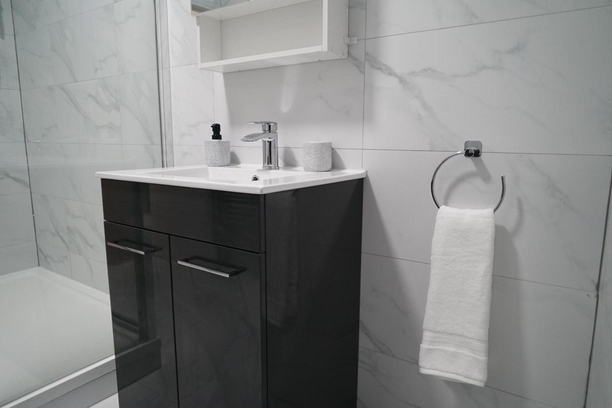1 & 2 Bed Apartments - Desborough, Kettering, Family, Wifi, Parking エクステリア 写真
