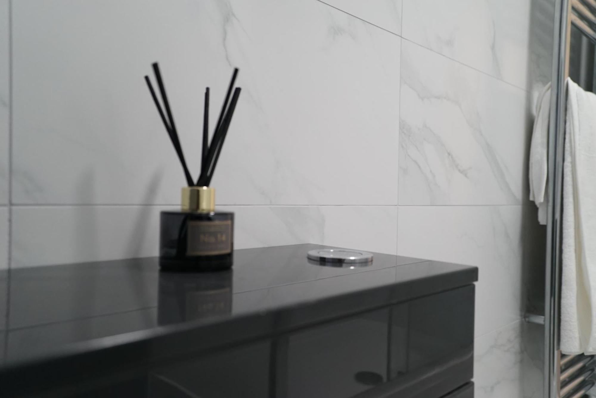 1 & 2 Bed Apartments - Desborough, Kettering, Family, Wifi, Parking エクステリア 写真