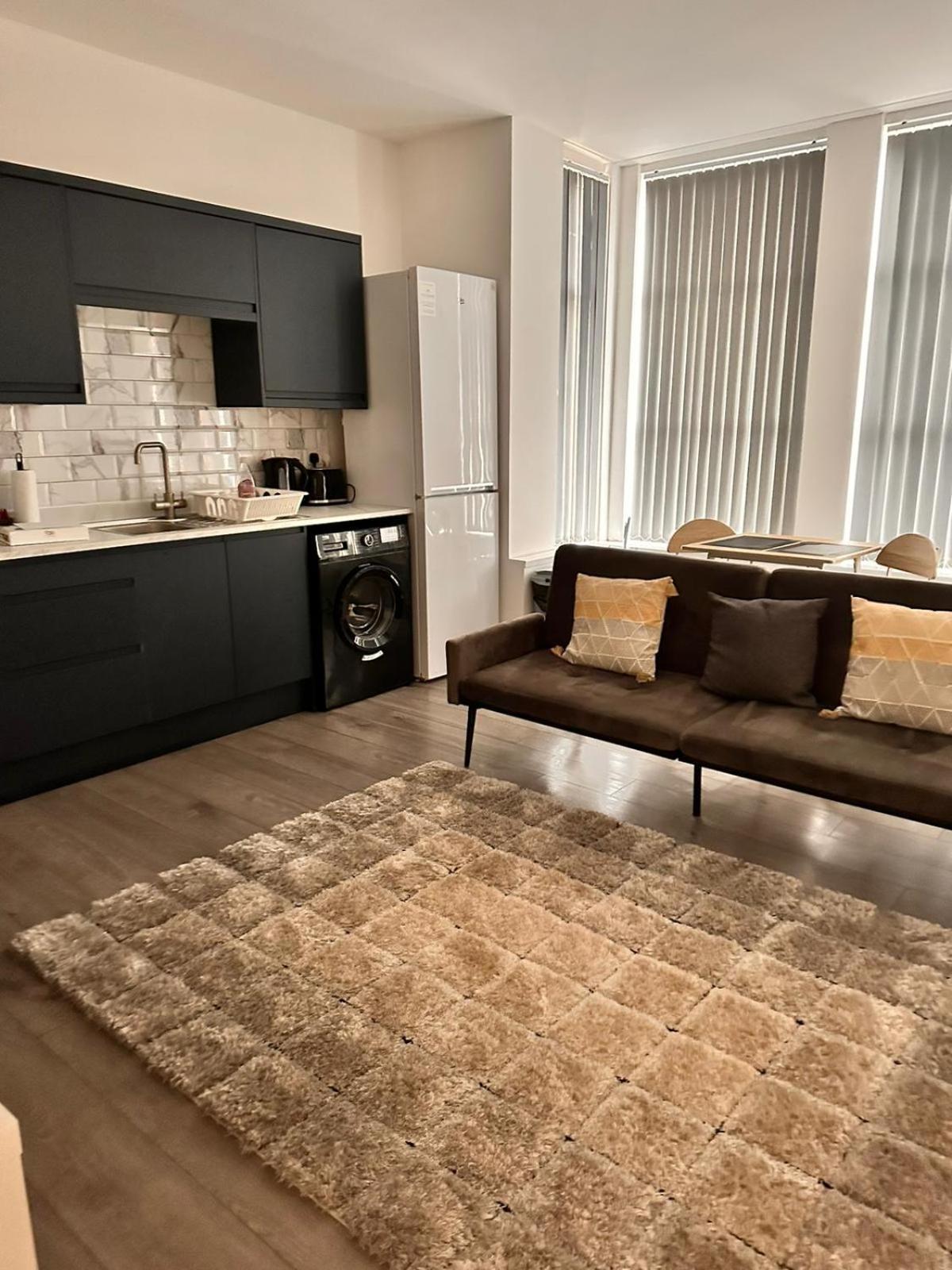 1 & 2 Bed Apartments - Desborough, Kettering, Family, Wifi, Parking エクステリア 写真